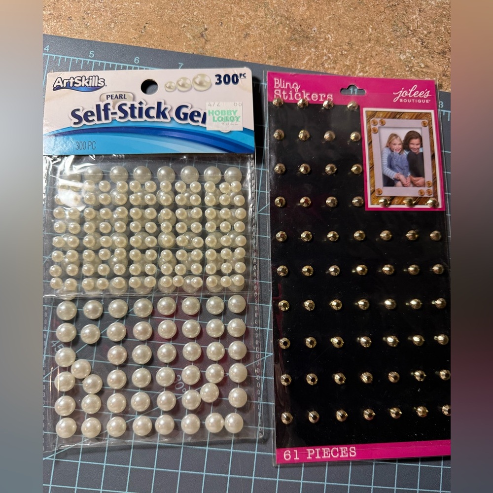 NWT. Self-Adhesive 300+ beds combo: Self-Stick Golden Gems and Pearls